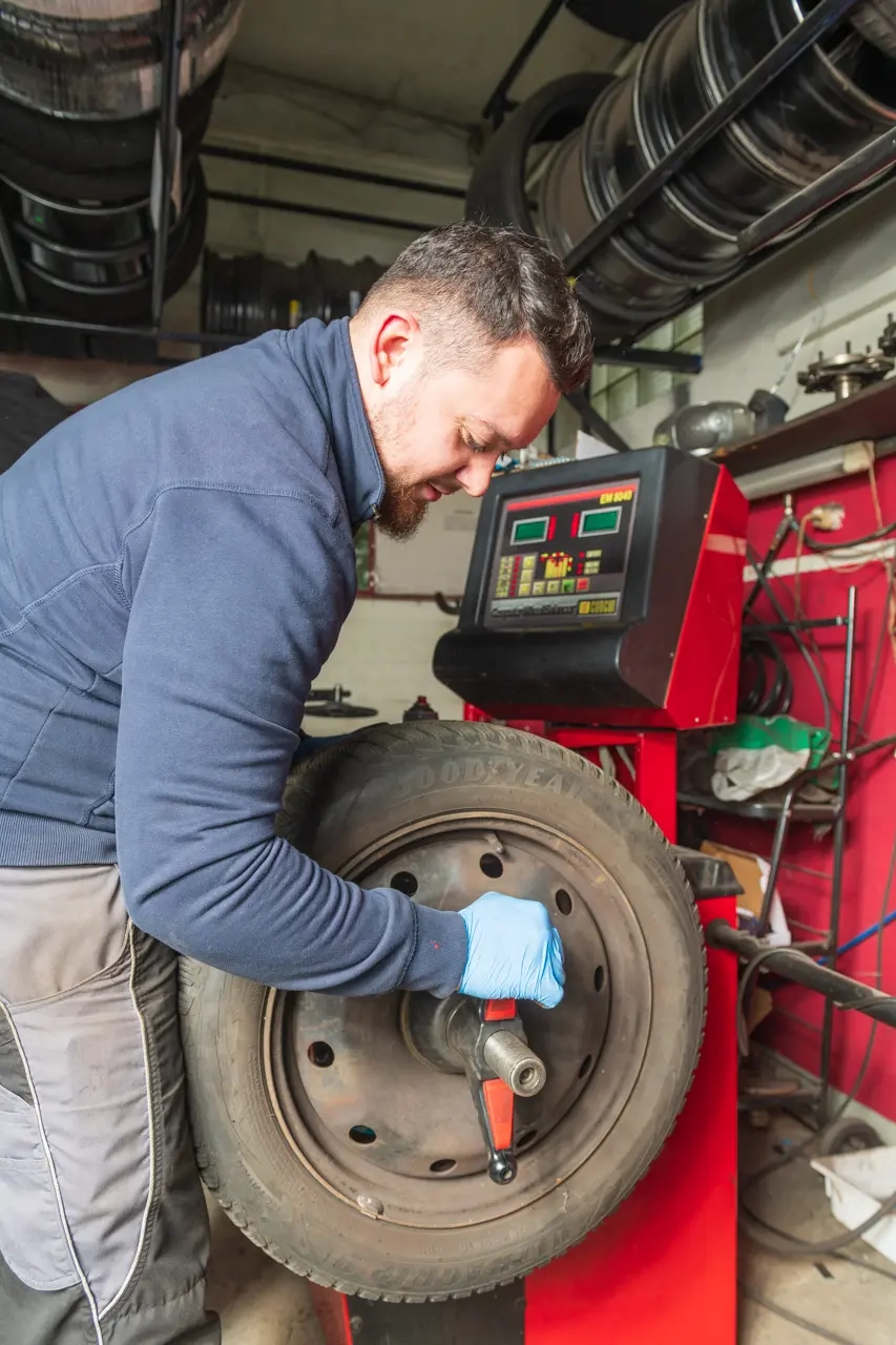 Radwechsel Pekutech Reifen + Service in Ottenbach
